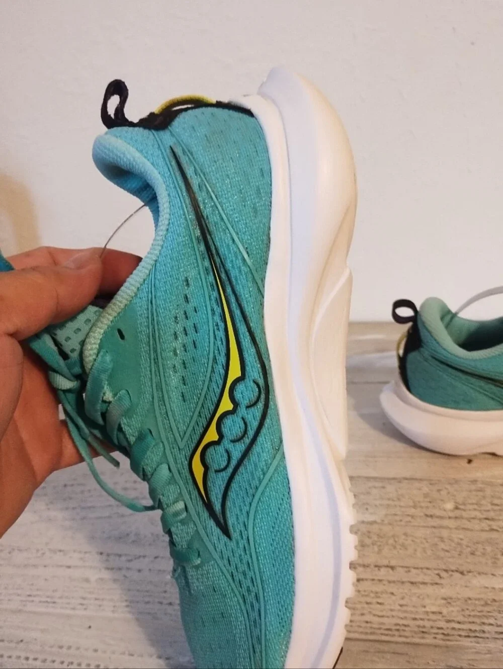 Saucony S10723-26 Kinvara 13 Cool Mint/Acid Sneakers women's U.S.A Size 8 M